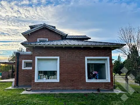 Casa 5 ambientes con 3 baños