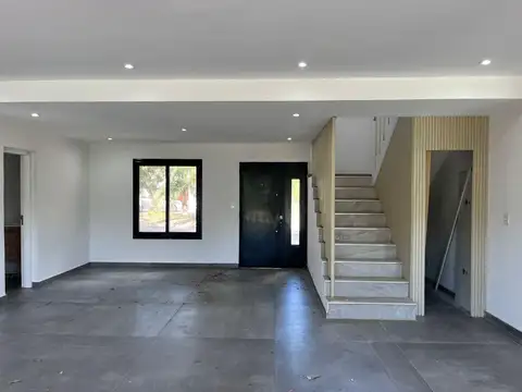 Casa 4 ambientes con 3 baños