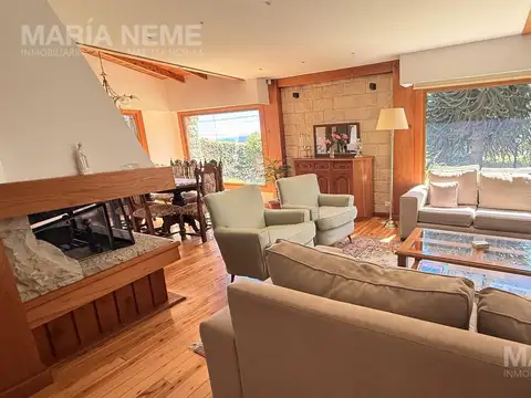 Casa en Venta con 2 cocheras