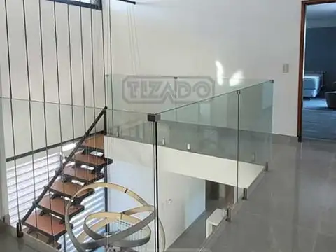 Casa 6 ambientes con 4 baños