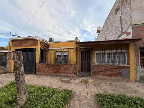 VENTA Casa 4 amb , lote 10x20, cochera + dpto a refaccionar