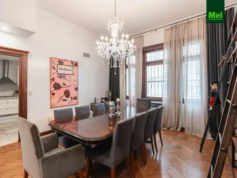 Casa 7 ambientes con 6 baños