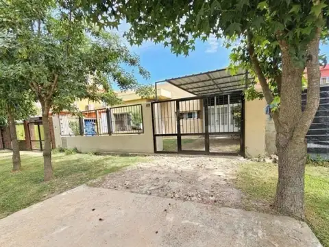 Casa de 3 dormitorios con piscina y doble acceso