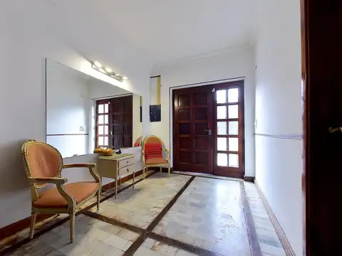 Casa 7 ambientes con 4 baños