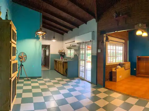 Casa 5 ambientes con 2 baños