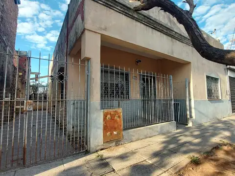 Venta casa a refaccionar lote terreno