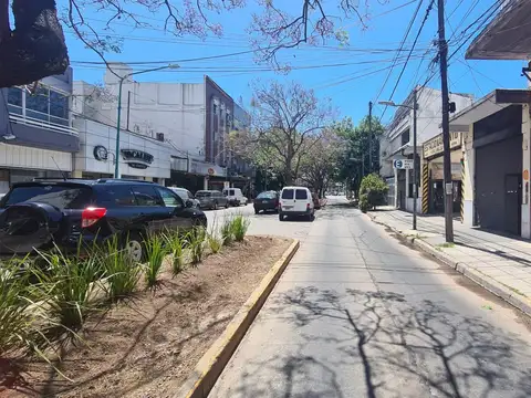 LOCAL comercial una cuadra de Av. Maipu - VENTA CON RENTA