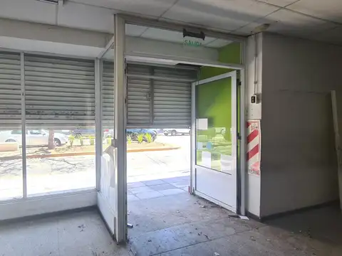 LOCAL comercial una cuadra de Av. Maipu - VENTA CON RENTA
