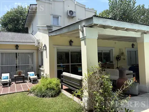 Casa 4 ambientes con 3 baños