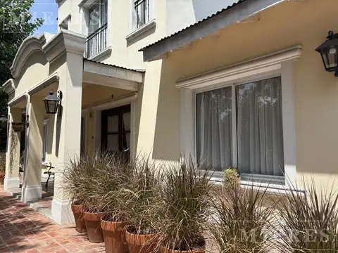 Casa 4 ambientes con 3 baños