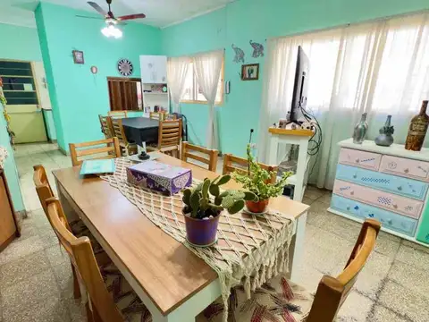 CASA EN VENTA LA PLATA 4 DORMITORIOS COCHERA