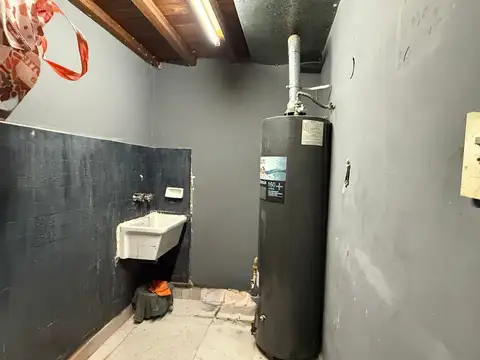 VENTA PH 3 AMBIENTES  + LOCAL CON SOTANO MONSERRAT