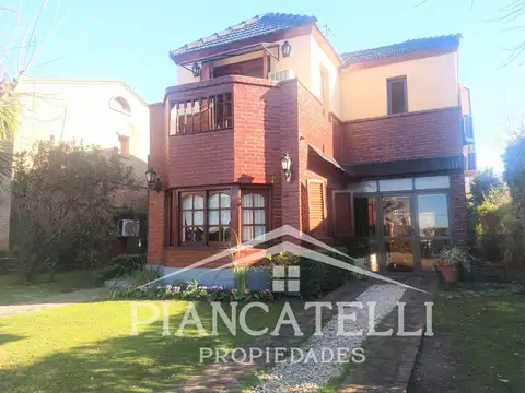 Hermosa casa a la venta en Banco Provincia Country Club con 4 habitaciones