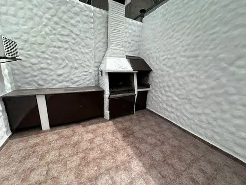 4 amb con patio y  entrada de auto, excelente ubicación!