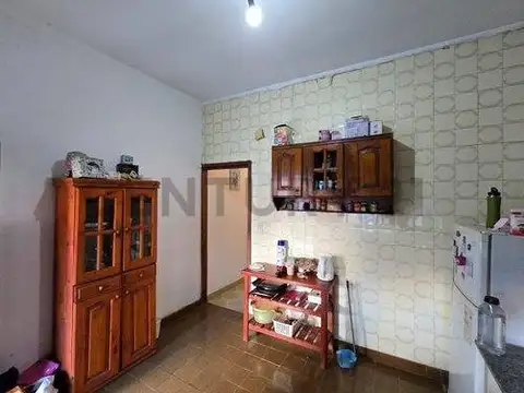 CASA MULTIFAMILIAR- 3 PROP. EN VILLA LUZURIAGA, BUENOS AIRES - APTO CRÉDITO