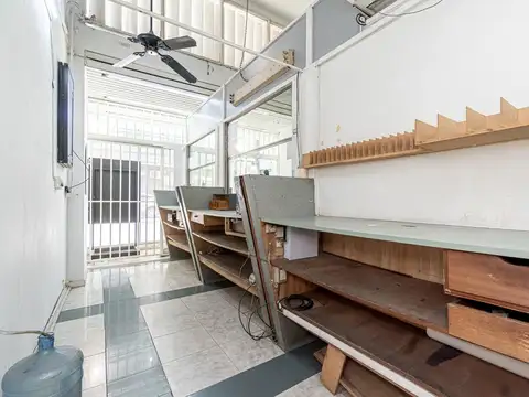 LOCAL COMERCIAL EN 3 NIVELES EN UBICACIÓN ÚNICA!