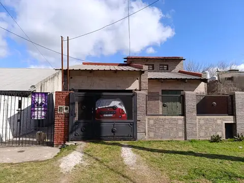 VENTA CASA 4 AMBIENTES -IMPERDIBLE - EN  MORENO