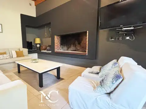 Casa 5 ambientes con 2 baños