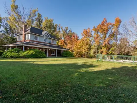Casa en Venta con 2 cocheras