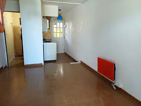Depto Tipo Casa en Alquiler en Castelar, $ 450.000