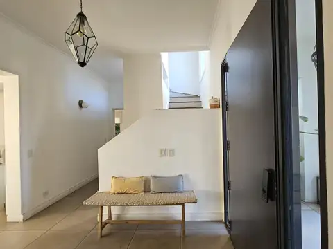 Casa en Venta con 4 cocheras