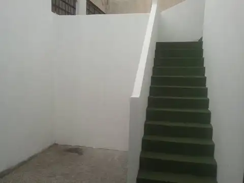 Casa 4 ambientes con cochera  y galpon 110 m2