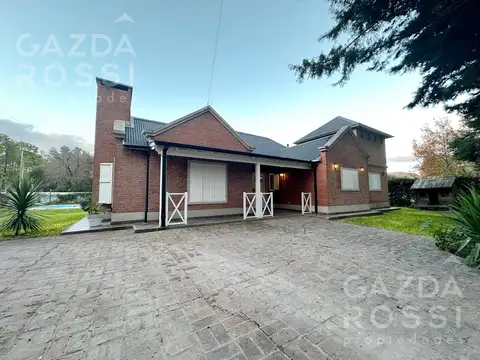 Casa 4 ambientes con 2 baños