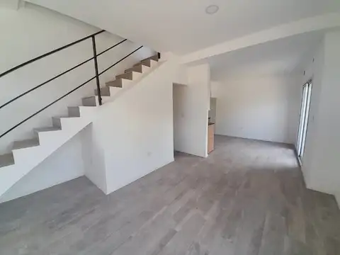Departamento tipo casa en venta en Castelar Sur