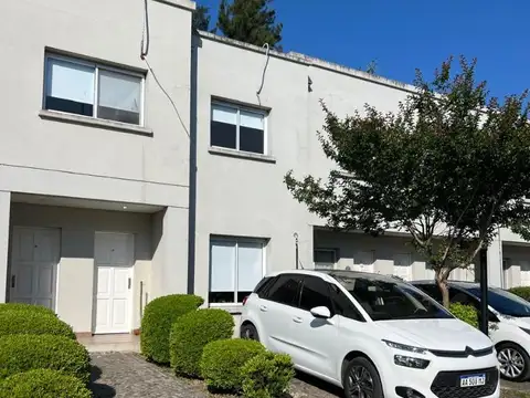 CASA EN VENTA - PILAR