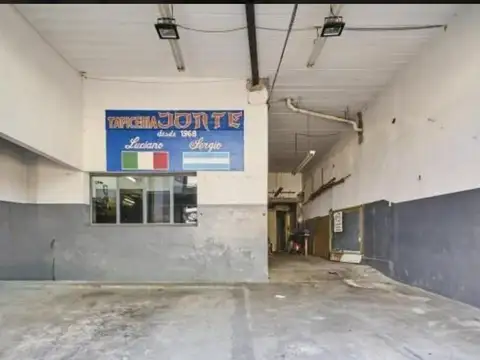 VENTA DE LOCAL COMERCIAL EN PLANTA BAJA EN FLORESTA APTO CREDITO