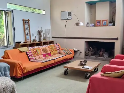 Casa 5 ambientes con 4 baños