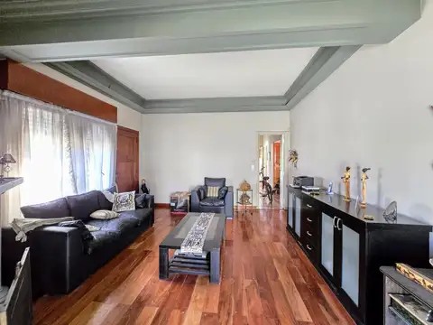 Casa 5 ambientes con 2 baños