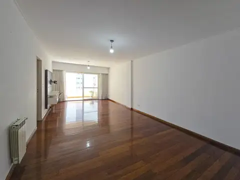 Departamento de 3 dormitorios piso exclusivo con cochera en zona río
