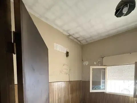 Casa 5 ambientes con 1 baño
