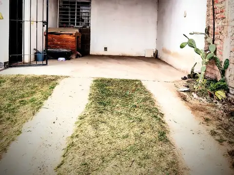 Casa 2 ambientes con 1 baño