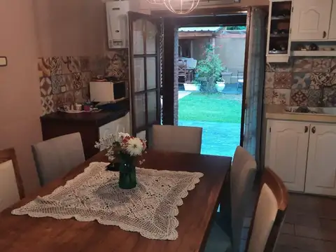 Casa 60 ambientes con 2 baños