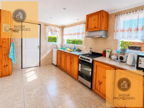 Casa en Venta con 2 cocheras