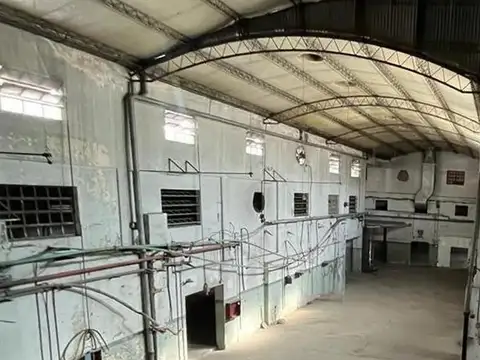 Galpón - depósito de 303 m2. en Lanús - VENTA