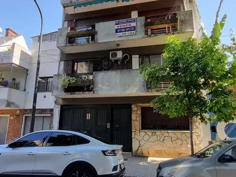 Excelente departamento 3 ambientes con cochera compartida en linea.