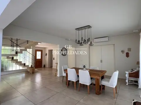 Venta de Casa en Ayres Plaza, 3 dormitorio más escritorio grande en Pilar
