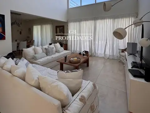 Venta de Casa en Ayres Plaza, 3 dormitorio más escritorio