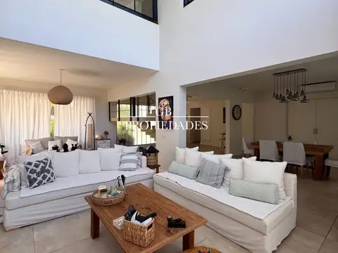 Venta de Casa en Ayres Plaza, 3 dormitorio más escritorio grande en Pilar