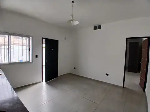 Depto Tipo Casa en Alquiler en Vicealmirante Montes, $ 550.000