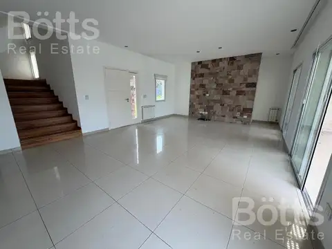Casa 5 ambientes con 4 baños