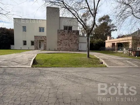 Casa en Alquiler con 7 cocheras