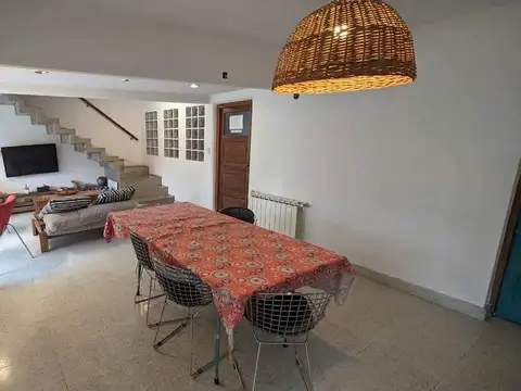 Casa 5 ambientes con 2 baños
