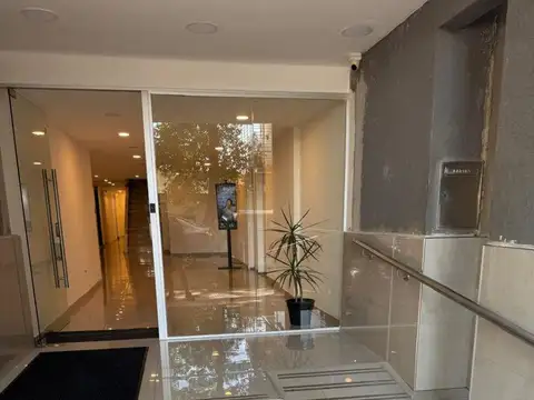 Cañitas Planta Baja a La Calle Vivienda y Usoprofesional