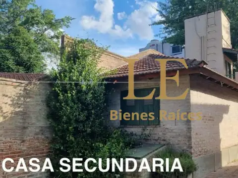 Casa 5 ambientes con 2 baños