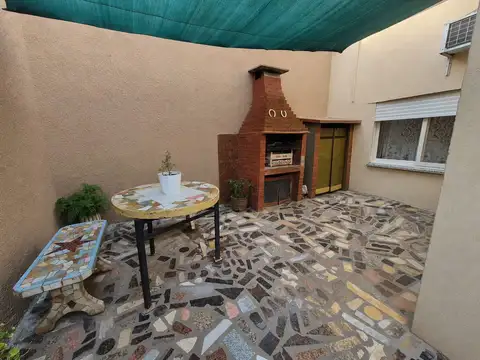 VENTA CASA 5 AMBIENTES LOMAS DEL MIRADOR TERRAZA