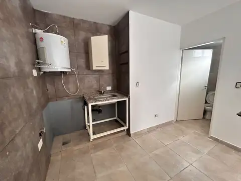 Venta PH de 1 Ambiente y Medio 1° piso por escalera - Sin Expensas - Versalles